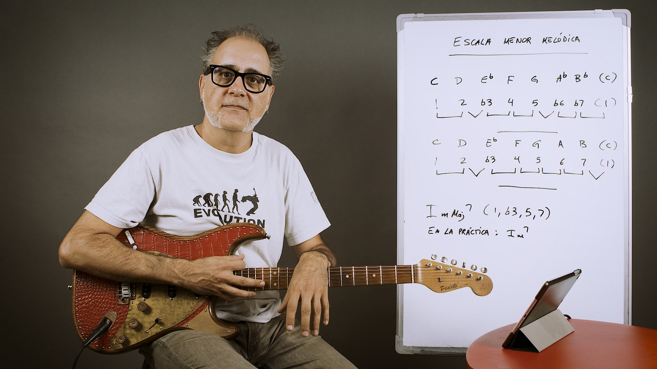Escala menor melódica